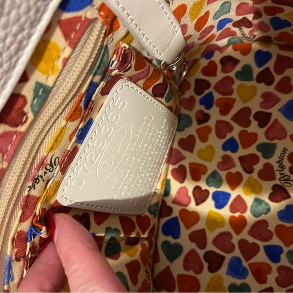 ♥️Brighton🩷White Shoulder Bag with Multicolor Heart Accents - Picture 7 of 13
